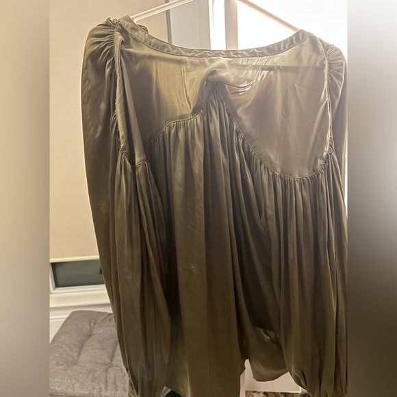 H&M gathered satin shirt worn only once EUR 10P - Picture 2 of 2